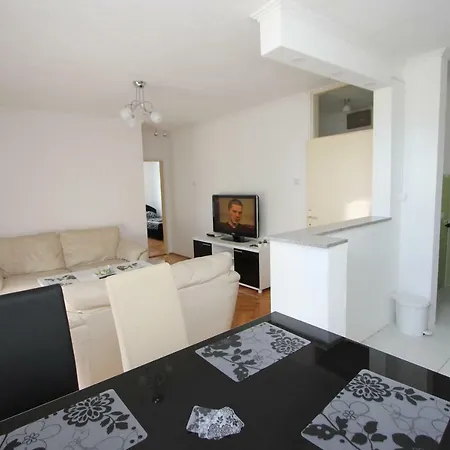 Apartment Aurora Ii *