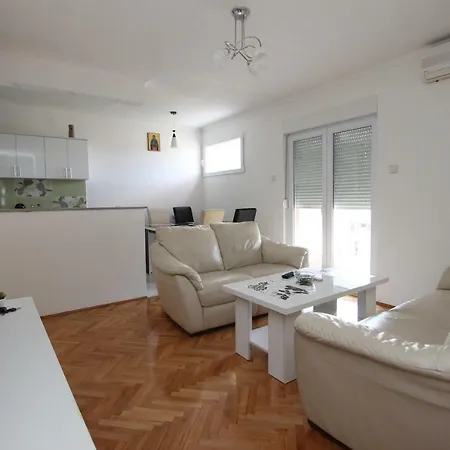 Apartment Aurora Ii *